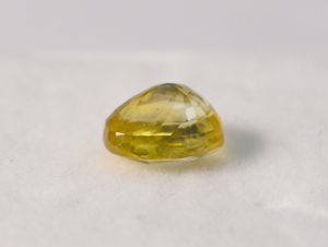 ไพลินรูปไข่ธรรมชาติ 4.05 กะรัต 10x7.5x5.5 มม. ไพลินสีเหลืองแบบเม็ดเดี่ยวสำหรับทำเครื่องประดับ - Product Image 3