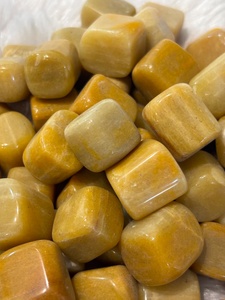 Pierre d'aventurine jaune véritable, polie et ronde, aux tons dorés chauds, pour la décoration et les collections de cristaux. - Product Image 2