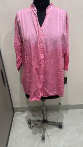 Chemise de qualité supérieure de couleur rose, col mandarin, manches trois quarts, boutonnée, plissée devant, décontractée, vêtements pour femmes de haute qualité - Product Image 1