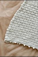 Robe mini blanche en crochet faite main avec motif en dentelle et dos à nouer, taille empire illusion, pour les vacances d'été