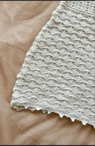 Minivestido Halter Blanco de Ganchillo Hecho a Mano con Patrón de Encaje y Espalda con Lazos - Product Image 4