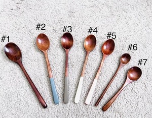 Ensemble de cuillères en bois au style rustique avec finition naturelle, parfait pour la décoration de cuisine rustique et les passionnés de cuisine traditionnelle - Product Image 2