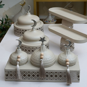 Plateau de service en métal au design tendance pour dattes, noix et fruits secs, idéal pour la maison et le Ramadan - Product Image 6