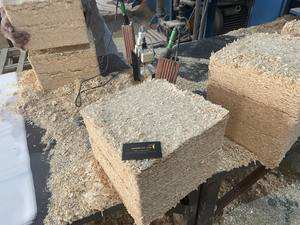 Pellet de madera de acacia vietnamita Premium para mascotas pequeñas, virutas de pino secas Premium, excelente ropa de cama para animales, residuos agrícolas a la venta - Product Image 2