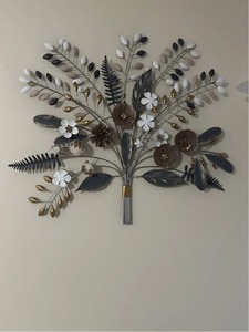 Arte de pared moderno de metal con flores, decoración hecha a mano con hojas de hierro para la sala de estar, decoración del hogar. - Product Image 3