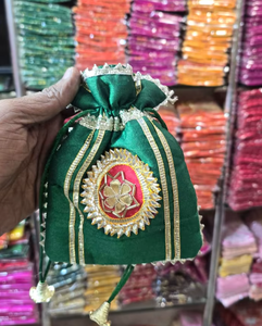 Pochettes traditionnelles indiennes pour femmes, multicolores, pour demoiselles d'honneur, pour mariage, pooja, cadeaux, faveurs de fête indienne, cadeaux pour l'Aïd. - Product Image 6