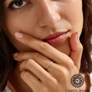 Bague de fiançailles classique en argent plaqué or 18 carats avec moissanite taille coussin, sertie à griffes, pour femme, certifiée IGI, pour usage quotidien - Product Image 4