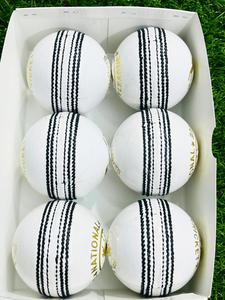 Balle de cricket en cuir rigide blanche cousue à la main de haute qualité pour hommes avec logo personnalisé – Meilleur prix – Balle en cuir premium - Product Image 2