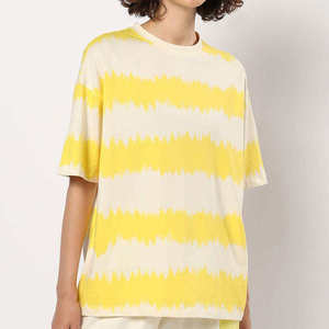 T-shirt pour femme avec détail de ligne contrastée, coton doux, col rond, manches courtes, coupe ajustée, décontracté, élégant, tendance, pour tous les jours - Product Image 1