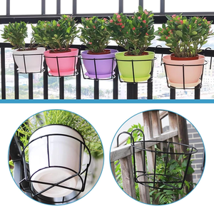 Support de pot de fleurs suspendu en métal noir pour balcon, pour garde-corps, fenêtre, jardin, patio et présentation de plantes en extérieur - Product Image 2