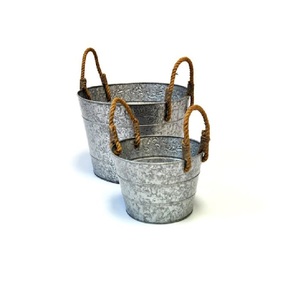 Nouvel Arrivage : Jardinière Vintage Galvanisée Style Français, Effet Rouillé, avec Poignée en Corde – Taille, Forme et Couleur Personnalisables – Articles de Jardin - Product Image 3