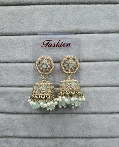 Elegantes Pendientes Jhumka Chapados en Oro Antiguo, Pendientes Jhumki con Perlas y Piedras Kundan Tradicionales Indias, Joyería Étnica para Mujer - Product Image 6