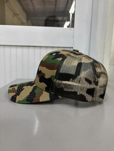 หมวกแก๊ปตาข่ายลายพรางแบบกำหนดเอง พร้อมผ้าระบายอากาศและกันน้ำ สำหรับงานปาร์ตี้ มีตัวเลือกโลโก้แบบกำหนดเอง ผลิตจากโรงงานโดยตรงในเวียดนาม - Product Image 4