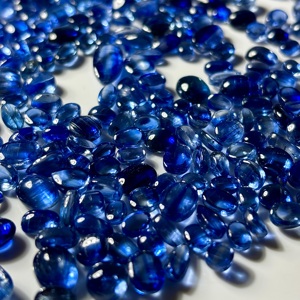 Kyanite bleue naturelle, pierres précieuses lisses, formes variées, cabochons polis pour la fabrication de bijoux, vente en gros, pierres en vrac - Product Image 1
