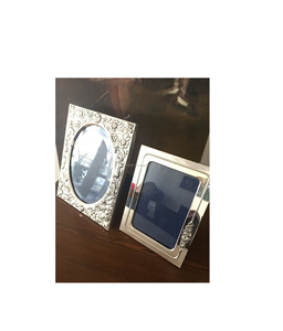 Elegante marco de fotos de metal para la decoración de la sala de estar que mejora la belleza, la durabilidad y el atractivo estético moderno de hoy en día. - Product Image 1