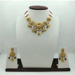 Joyería Étnica para Bodas, Conjunto de Collar Tradicional en Tono Dorado con Perlas, Colgante de Piedra Roja y Aretes a Juego para Mujer - Product Image 1