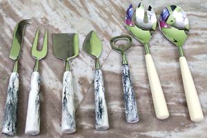 Ensemble de couverts suspendus créatifs de haute qualité couverts en résine d'acier inoxydable doré pour les fêtes cuillère jetable couteau vaisselle - Product Image 6