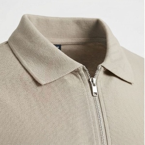 Polo en tricot à manches courtes beige pour homme avec fermeture éclair, design uni décontracté, coupe classique - Product Image 4