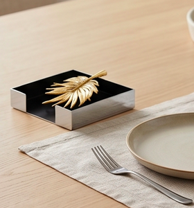 Porte-serviettes moderne en feuille d'or, cadre en métal noir, serviettes en papier blanches, design glamour pour la cuisine, la maison et l'hôtel. - Product Image 5