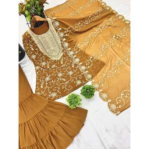 Top de fiesta de diseñador para mujer-Conjunto de Sharara y Dupatta Trabajo de bordado pesado Aspecto elegante - Product Image 1