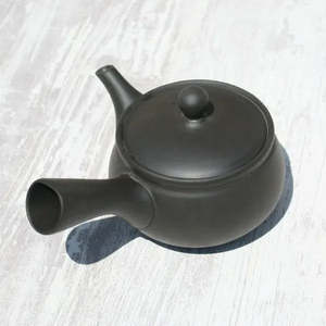 กาน้ำชาโทโคนามะ เวอะ คิวสึ ทำจากดินเผาสีดำ - Product Image 2