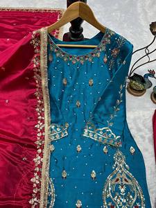 Ensemble Sharara de créateur pour femme avec dupatta – Robe ethnique de soirée richement brodée - Product Image 5