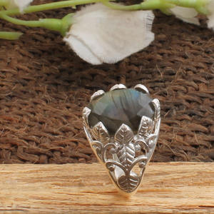 Anillo de Labradorita Azul Fuego Natural con Banda de Plata de Ley 925, Joyería de Piedras Preciosas Hecha a Mano para Mujer, Regalo al por Mayor - Product Image 1