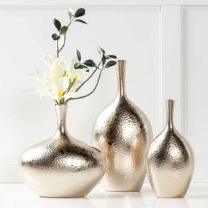 Vase de table en fer de luxe au design côtier moderne pour la décoration intérieure et événementielle, mariages et Pâques - Product Image 1