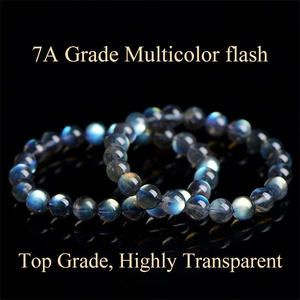 Bracelet de perles en pierre de lune grise naturelle de qualité supérieure Aamna Gems, haute transparence, avec gravure sur cristal, certifié par un tiers - Product Image 1