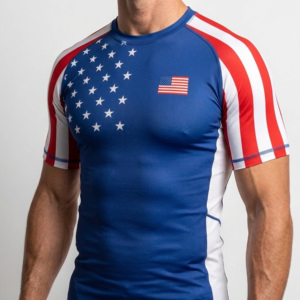 Chemise de surf pour homme à manches courtes, personnalisable avec drapeau américain, séchage rapide, UPF50+, respirante, antibactérienne, impression numérique - Product Image 6