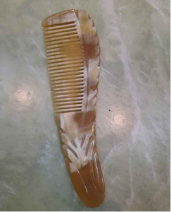 Peigne en corne de vache moderne personnalisé de qualité supérieure, forme naturelle, démêlage doux, massage du cuir chevelu, écologique, fait main, motif ange, pour la maison - Product Image 5