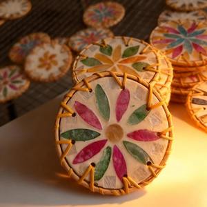 Posavasos Únicos de Madreperla y Ratán, Ideales para la Decoración de Mesas en Fiestas al Aire Libre y para Servir Té, Hechos a Mano en India - Product Image 6