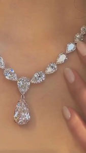 Collier pendentif en moissanite taille poire, argent 925, bijoux de luxe pour femme, serti griffe, forme goutte d'eau - Product Image 1