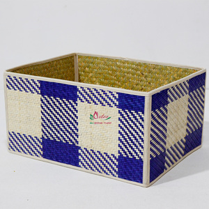 Cesta de Almacenamiento Multifuncional Tejida con Hojas de Palma, Ecológica y Duradera, Organizador de Artículos para el Hogar, Diseño a Cuadros Azul y Blanco - Product Image 4