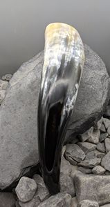 Coupe à boire en corne de Viking de style artisanal pour banquets médiévaux, décorations de festivals, collectionneurs et fournisseurs de cadeaux en gros dans le monde entier - Product Image 3