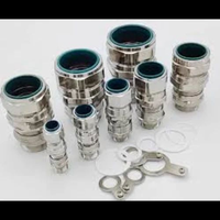 Presse-étoupe double compression premium en laiton pour une terminaison sécurisée des câbles et une étanchéité dans les applications industrielles de puissance.