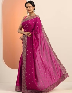 Sari en soie mélangée KV Magenta brodé avec un chemisier non cousu - Product Image 2