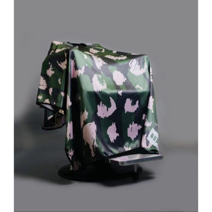 Cape de coiffeur élégante, imperméable, professionnelle, pour salon de coiffure, coupe et finition des cheveux, OEM, différentes couleurs et designs, logo. - Product Image 6