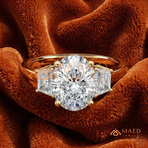 Anillo de Tres Piedras de Moissanita para Mujer, Tono Dorado, Joyería de Compromiso y Aniversario, Estilo Elegante para Uso Diario - Product Image 1