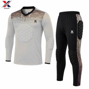 Maillot de sport personnalisé de qualité export, 100 % polyester, col en V, uniforme unisexe pour adultes, short de basketball imprimé par transfert thermique - Product Image 2