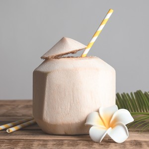 Coco Joven Fresco – Agua Dulce y Alta Nutrición, Fruta Tropical de Alta Calidad // Mr.Tom - Product Image 1