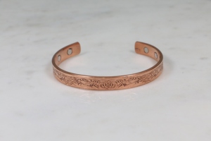 Brazalete Magnético de Cobre para Alivio del Dolor de Artritis - Diseño Ajustable con Nudo Celta Grabado en Latón - Product Image 3