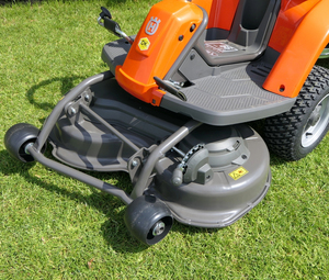 รถตัดหญ้า Husqvarna Rider R112C รุ่นปี 2026 อเนกประสงค์ ขับเคลื่อนด้วยเครื่องยนต์ทรงพลัง ตัดหญ้าได้อย่างแม่นยำ สะดวกสบายสำหรับการจัดสวน - Product Image 1