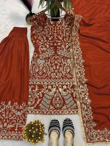 Traje Tradicional de Diseñador, Farshi Salwar Kameez de Seda, Bordado con Lentejuelas, para Bodas y Fiestas Indias y Pakistaníes - Product Image 2