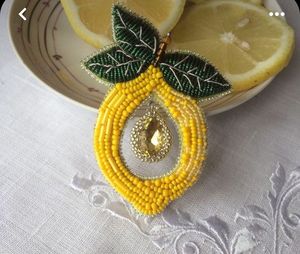 Broche brodée perlée de créateur avec détails artisanaux raffinés, magnifique broche perlée faite à la main pour le quotidien - Product Image 6