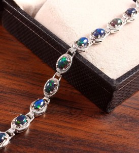 Pulsera con Dije de Ópalo Negro en Plata de Ley con Baño de Oro Blanco, Joyería de Lujo para Mujer - Regalo de Aniversario y Boda - Product Image 1