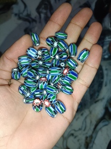 Perles artisanales en verre rondes à rayures chevron noir et blanc pour la fabrication de bijoux en boîte - Fournitures d'artisanat tribal - Product Image 3