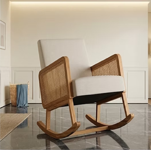 Fauteuil à bascule en bois confortable, équipé d'un coussin épais capitonné beige sur toute la longueur, disponible à prix de gros. - Product Image 2