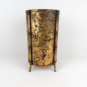 Cubo de basura de metal con acabado dorado de diseño único, adecuado para hoteles, restaurantes, hogares y eventos especiales, estilo indio. - Product Image 1