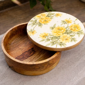 Plateau en émail boisé à imprimé floral classique, motif fleur jaune, vaisselle vintage pour mariage - Product Image 6